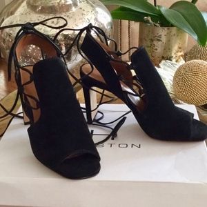 💫 Halston Size 6 Ankle Wrap Heels Black Suede